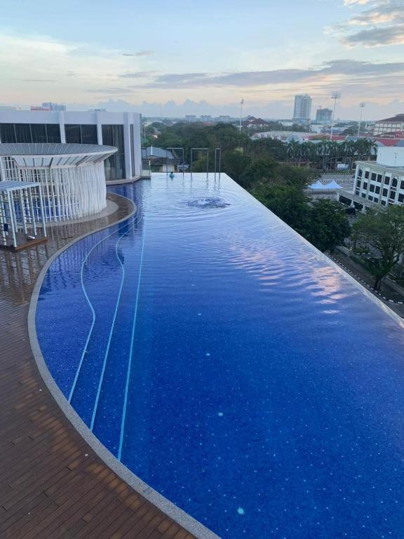 Sina Troika Residence Kota Bharu 2Br Wifi Netflix Pool Экстерьер фото