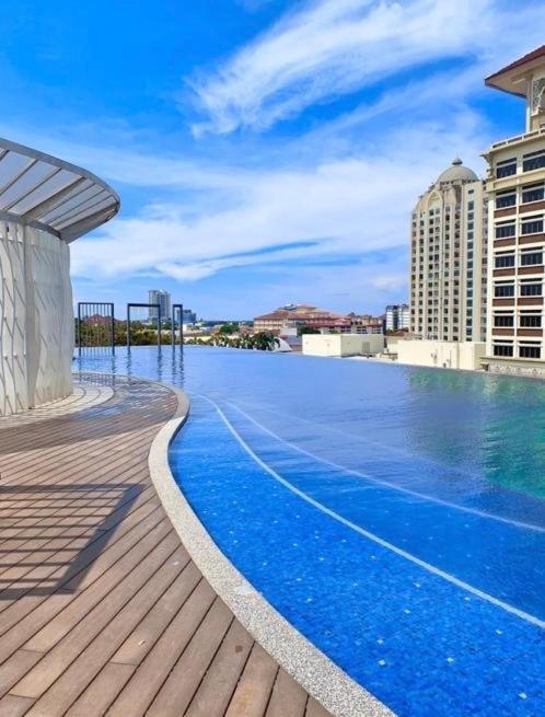 Sina Troika Residence Kota Bharu 2Br Wifi Netflix Pool Экстерьер фото